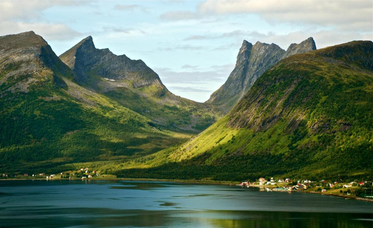 Готель Hamn I Senja Екстер'єр фото